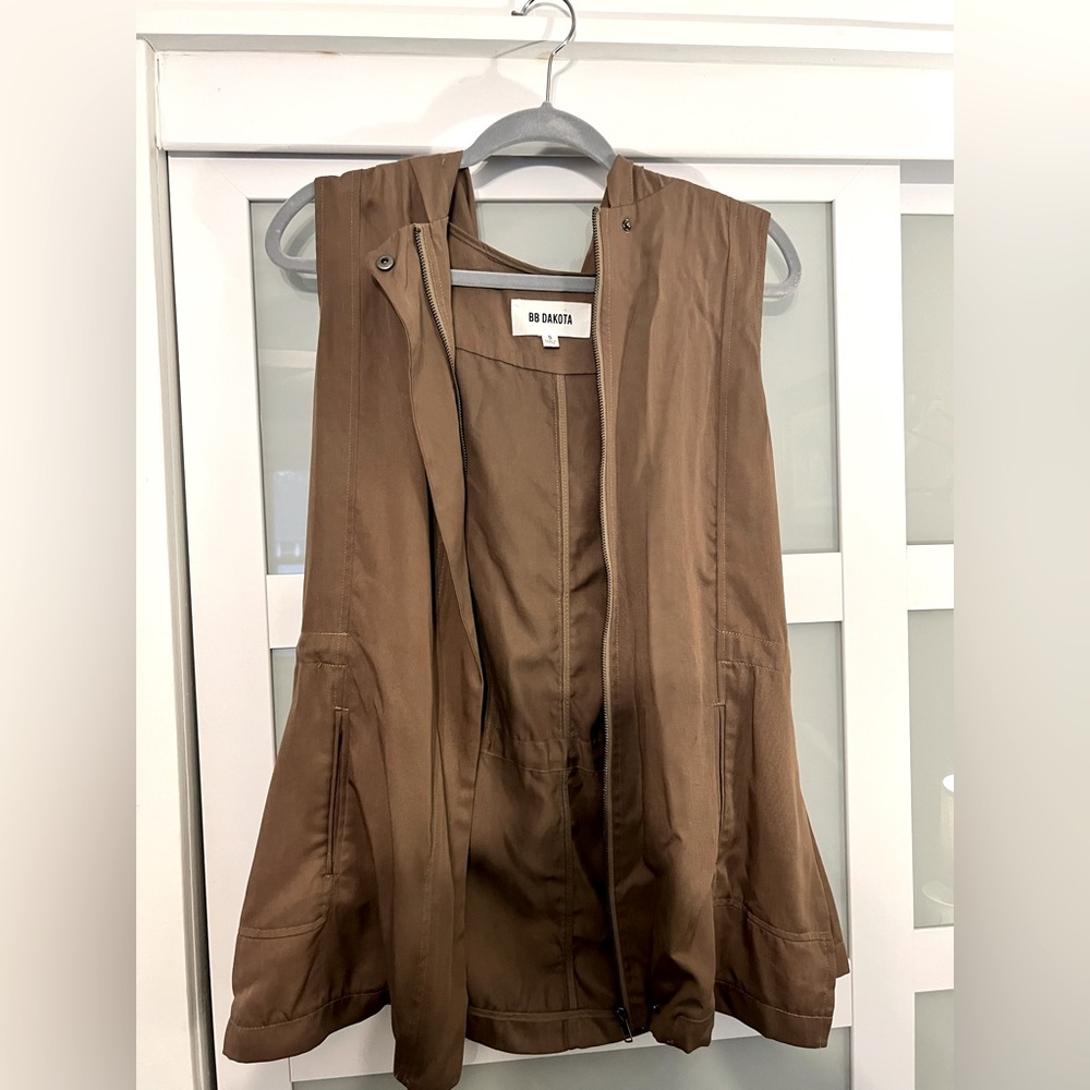 Brown, Lightweight BB Dakota hooded vest Size S